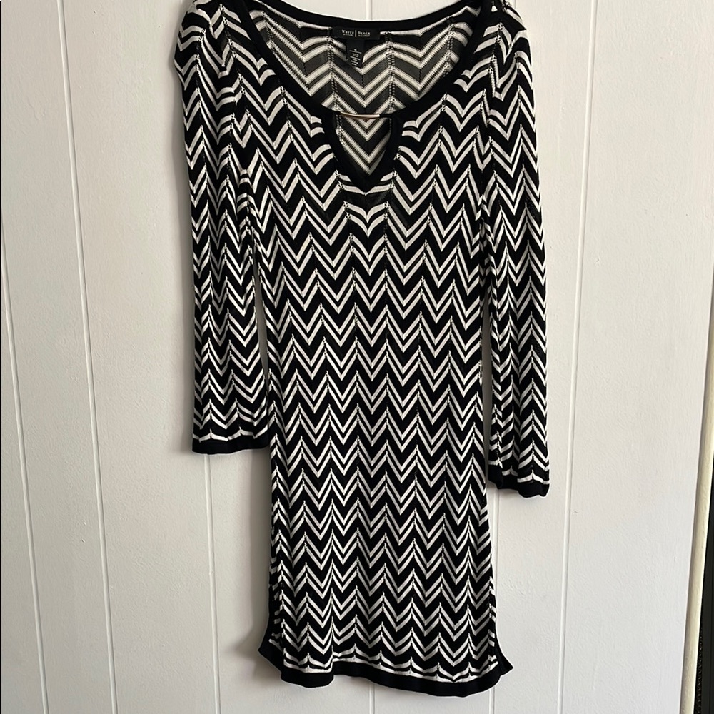 White House Black Market Black & White Chevron Long Sleeve Dress